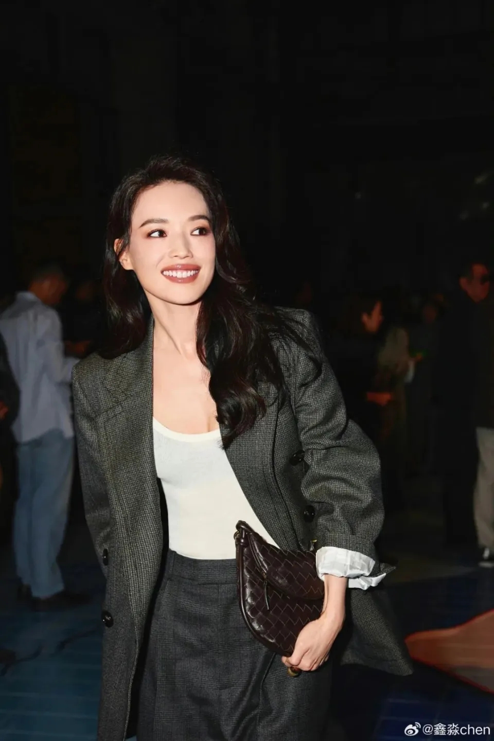 为了快速实现商业化,我们需要做技术和赚钱