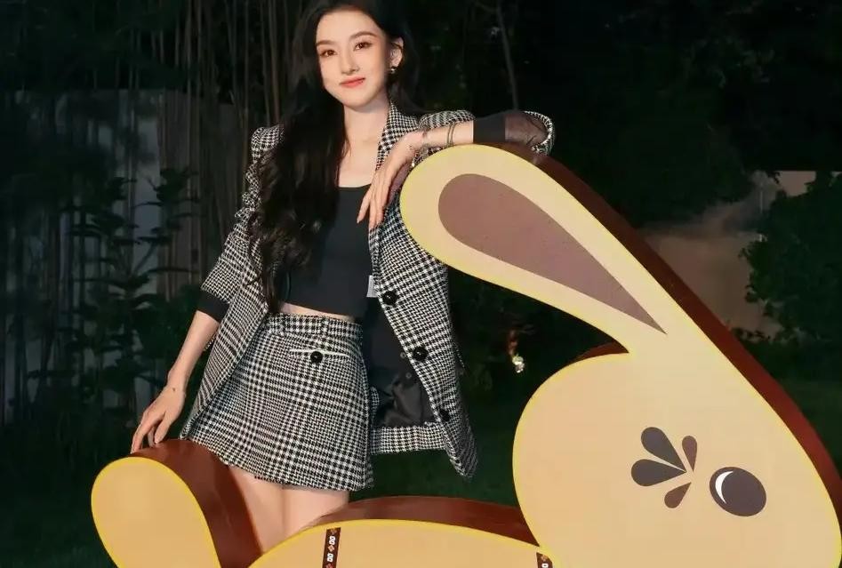 包文婧在直播时称自己封肚:三胎真不可能了