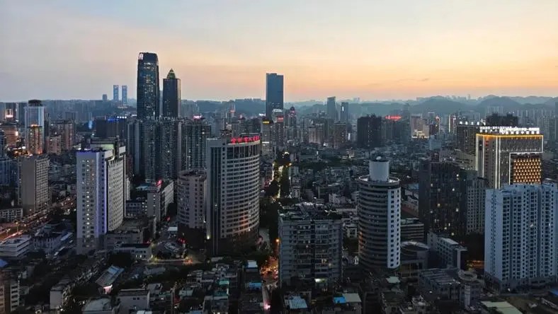 穿越 AI 墓地:企业生存的六大核心策略