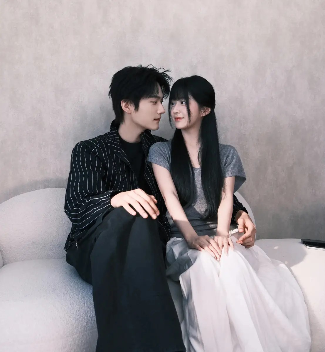 米莉走心谈《怪奇物语》大结局：我愿意相信小11还活着，十年剧组情胜家人